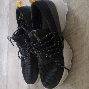 Black Sorel Sneakers - size 8.5